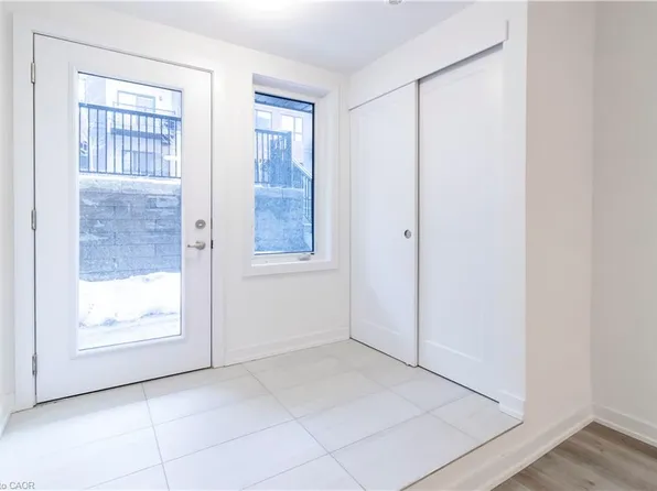 40 Palace St #M10, Kitchener, ON N2E 0L2