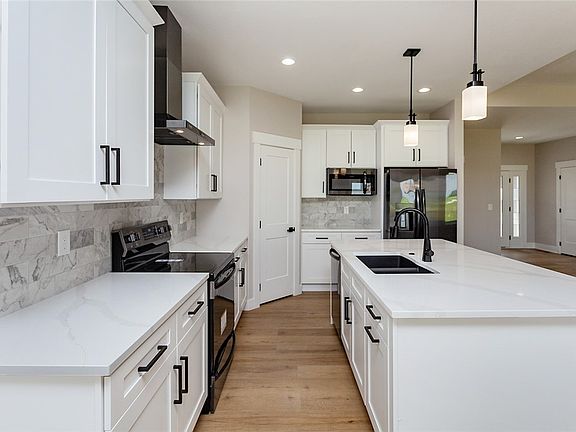 5th image of 4661 179th St