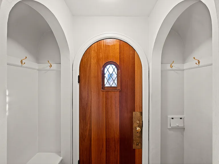 Front entryway and mail slot