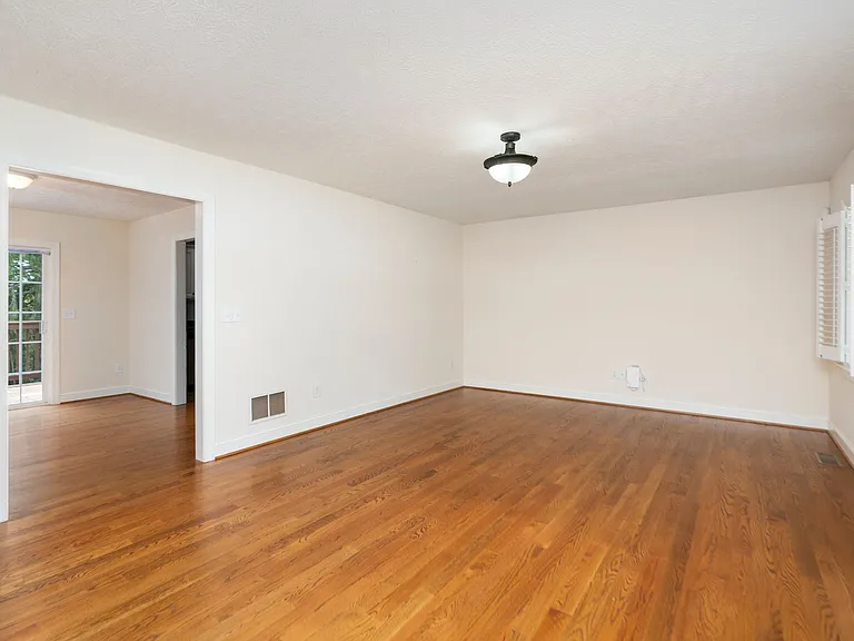 205 College Cir — Photo 11