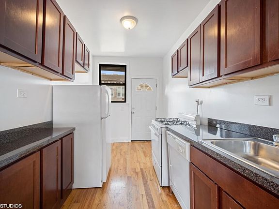 3rd image of 817 W Waveland Ave #N1