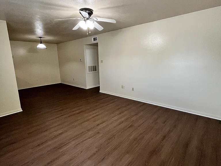 808 Navarro Dr #B — Photo 5