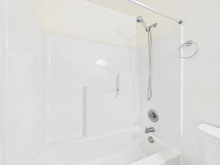 4901 Warwick Rd E — Photo 44
