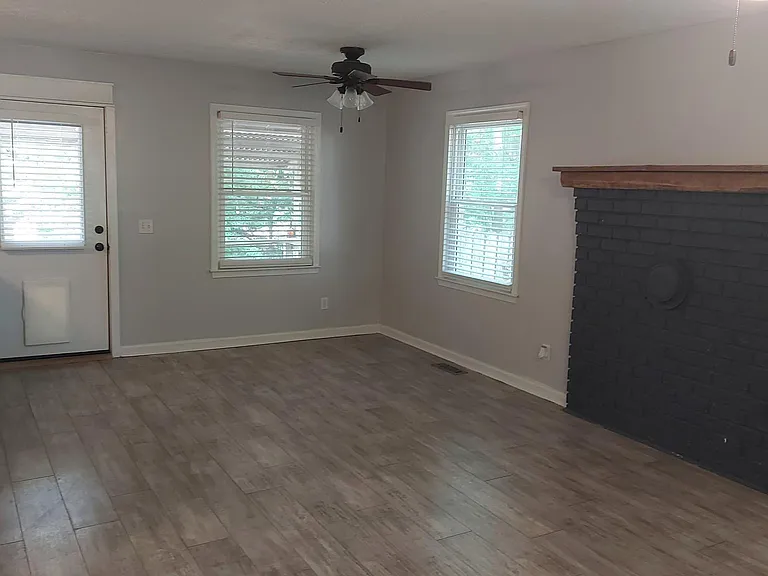 1090 Briarwood Trl — Photo 2