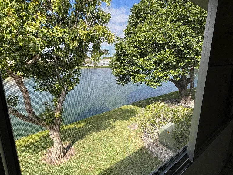 163 Somerset Cres #H — Photo 18