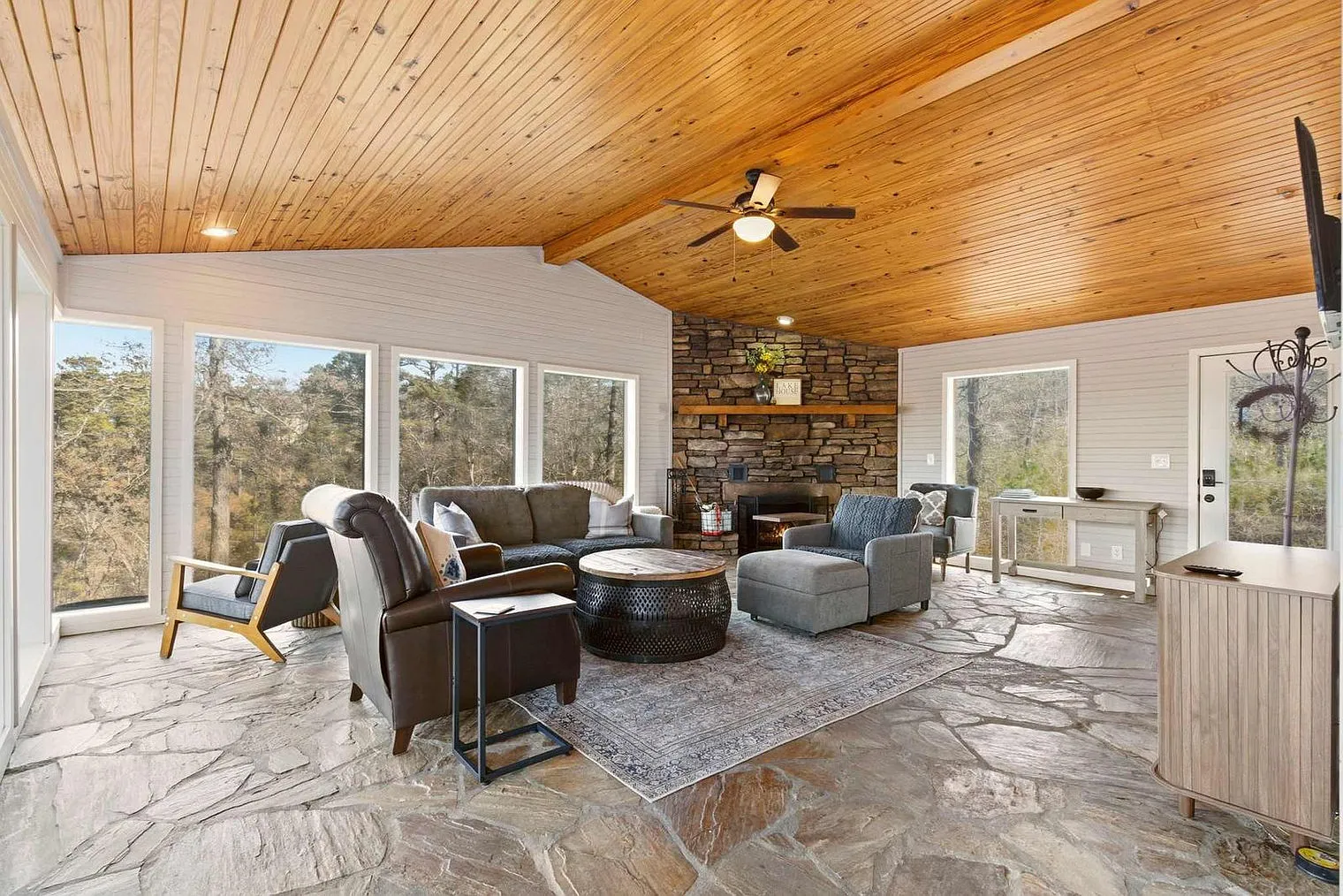 1 bed, 1.0 bath, $5,517 — Photo 4