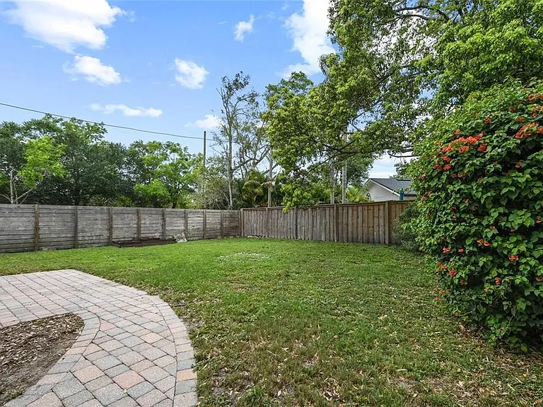 1627 Orange Ave — Photo 5