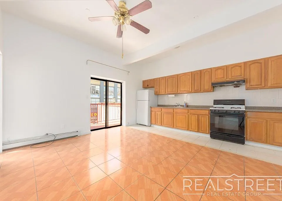 39 Debevoise St #3F