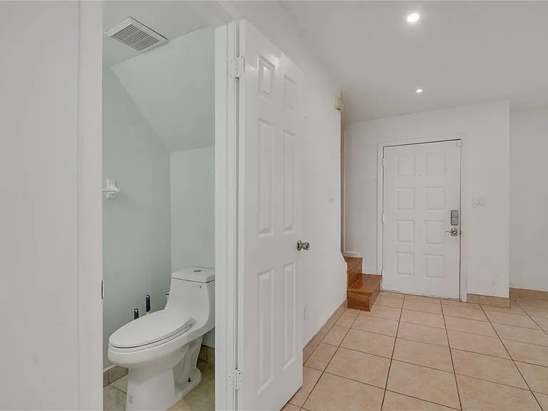 9426 Lake Lotta Cir — Photo 12