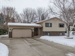 6642 Glenview Rd, Deforest, WI 53532