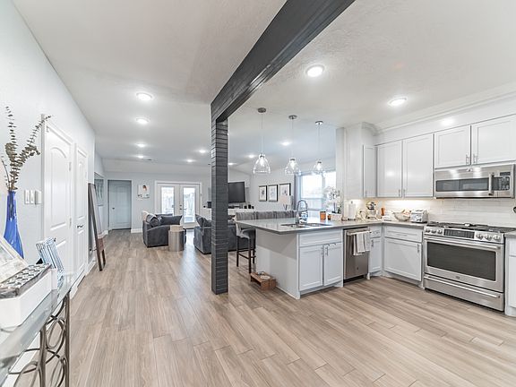 2nd image of 333 Mammoth Springs Ln