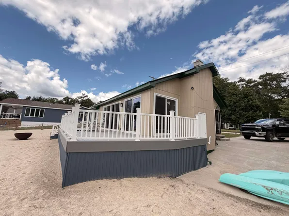 2509 E Surrey St, Harrison, MI 48625