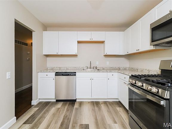 5th image of 1030 Lees Ln