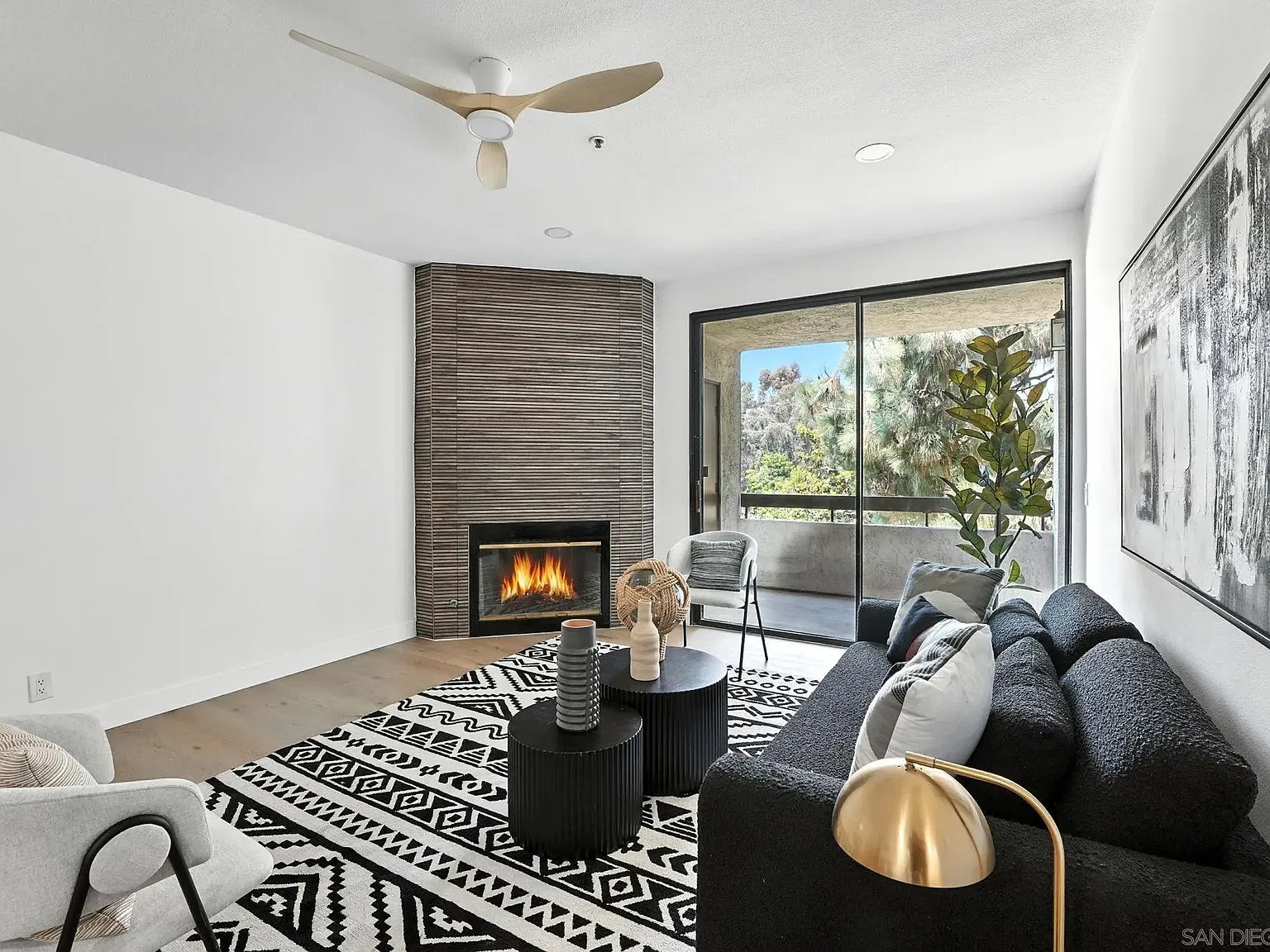 2 bed, 2.0 bath, 1112 sqft, $3,599 — Photo 3