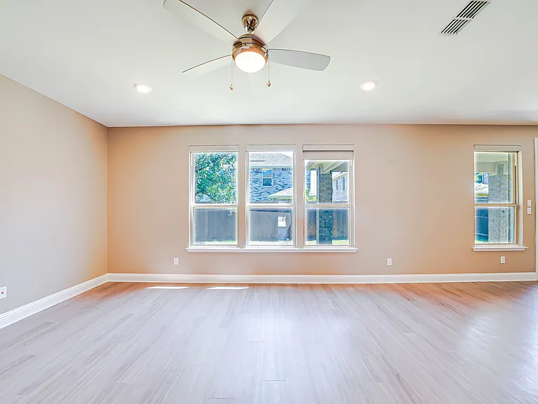 410 Club House Dr — Photo 12