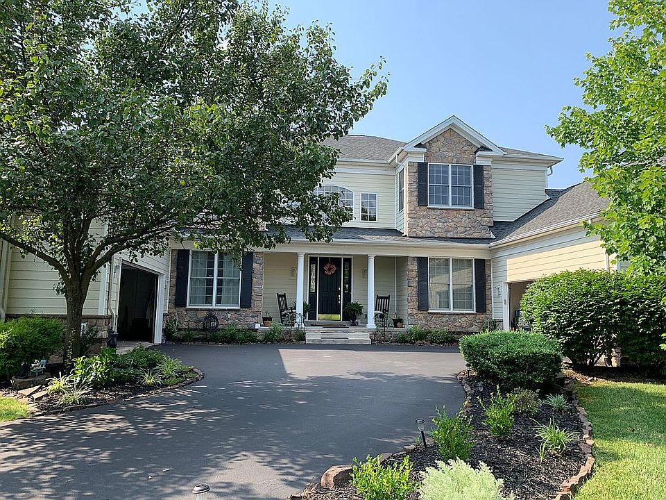 2nd image of 15 Goldfinch Cir
