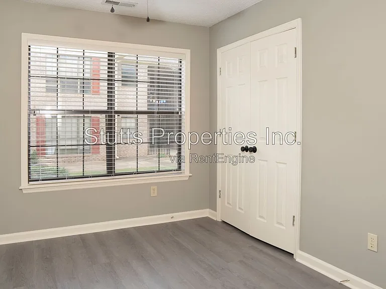 Creekside Apartments — Photo 23