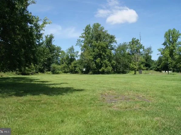 2 Dolington Rd, Morrisville, PA 19067