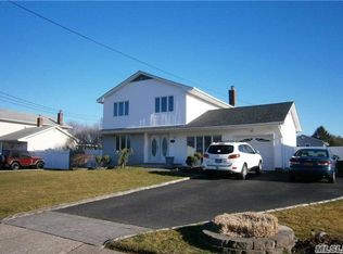 24 Norman Dr, Bohemia, NY 11716