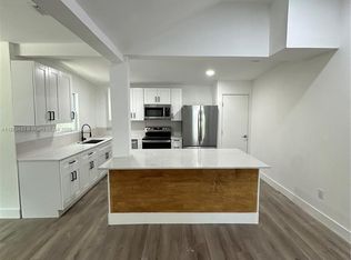 302 SW 15th St, Dania, FL 33004