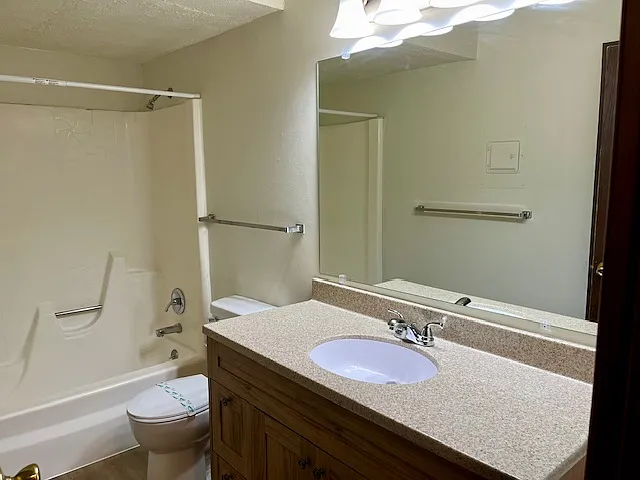 2202 Rainbow Ave #2 — Photo 3