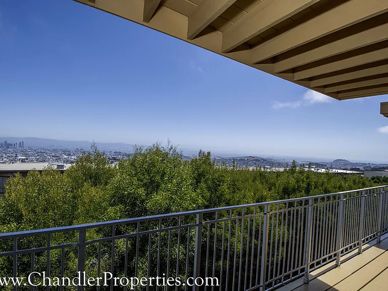 60 Parkridge Dr — Photo 2