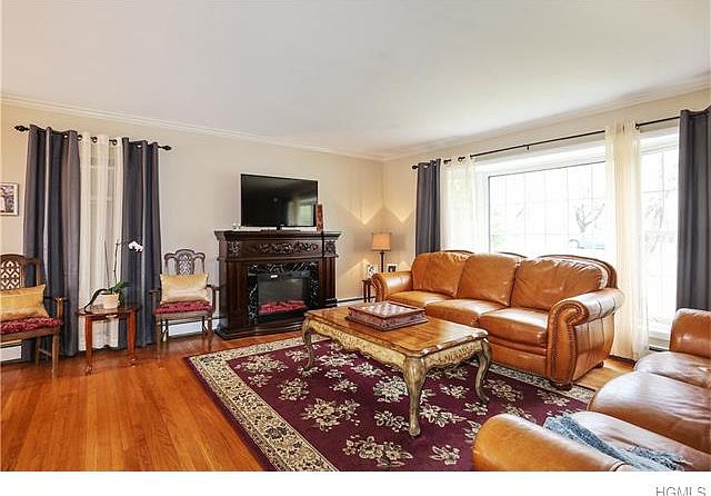 1st image of 28 Pike Pl