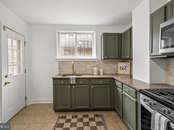 1649 S Taney St, Philadelphia, PA 19145