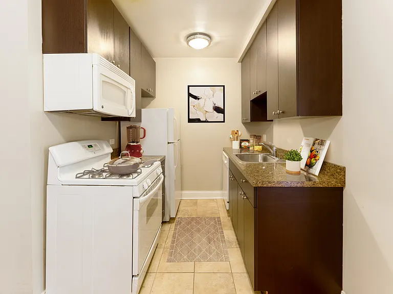 660 W. Barry — Photo 17