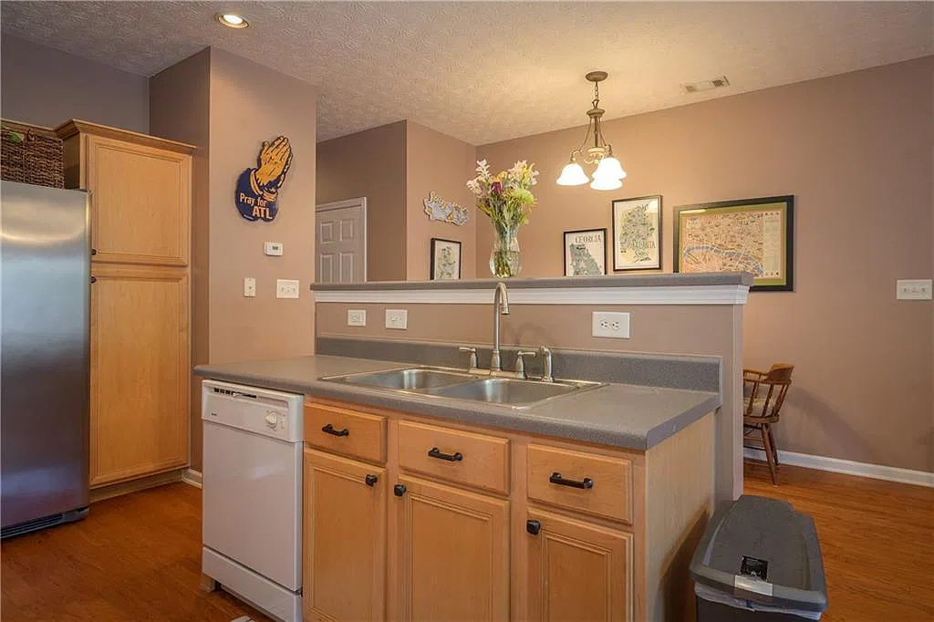 2 bed, 2.5 bath, 1580 sqft, $2,000 — Photo 4