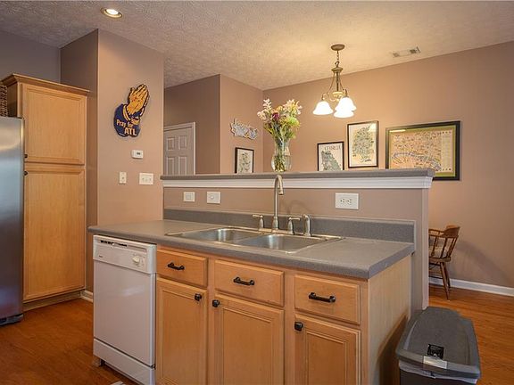 4th image of 757 Brookside Parc Ln