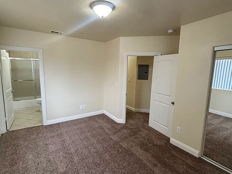 622 E 76th Pl — Photo 17