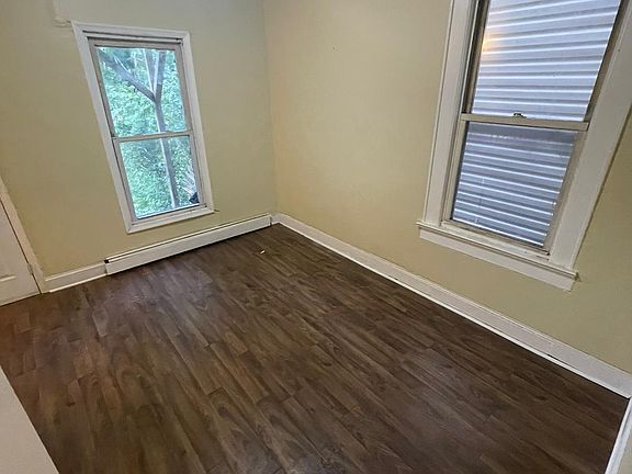 5th image of 324 Forrest St #1