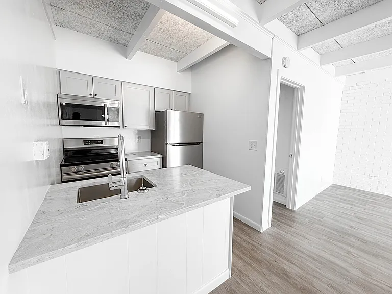 1025 S K St #5 — Photo 6