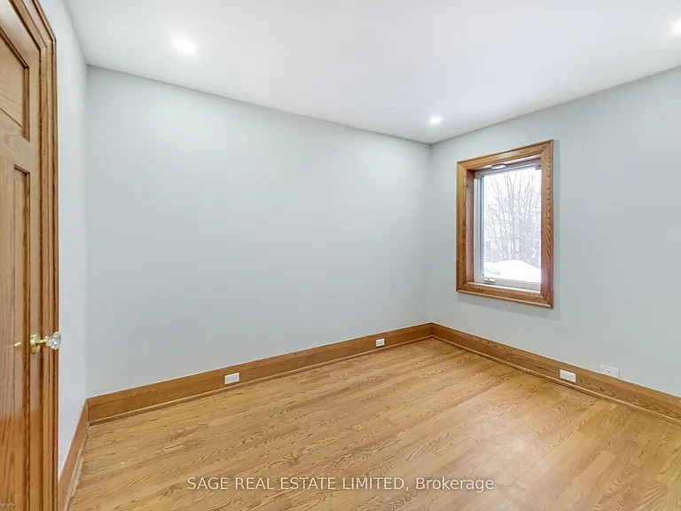 108 Beresford Ave — Photo 23