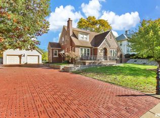 1216 N 11th St, Pekin, IL 61554