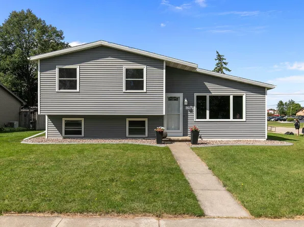 1201 Green Acres Ln, Neenah, WI 54956