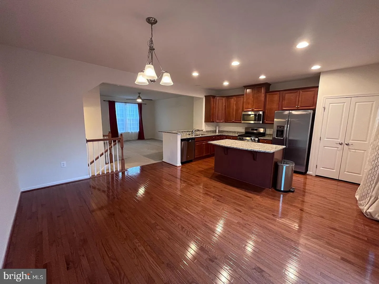 3 bed, 2.5 bath, 2340 sqft, $2,550 — Photo 4