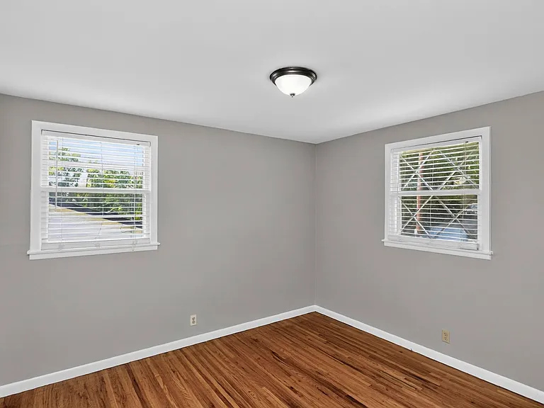261 Eisenhower Dr — Photo 16