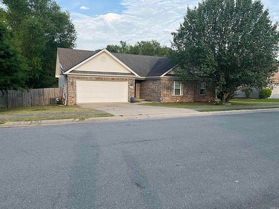 2nd image of 1674 White Oak Cir