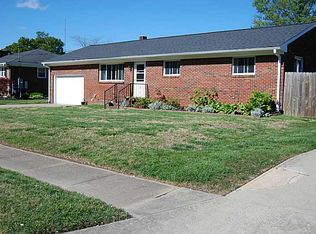 247 E McGinnis Cir, Norfolk, VA 23502