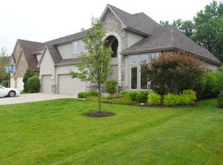 1105 Old Barn Rd, Buffalo Grove, IL 60089