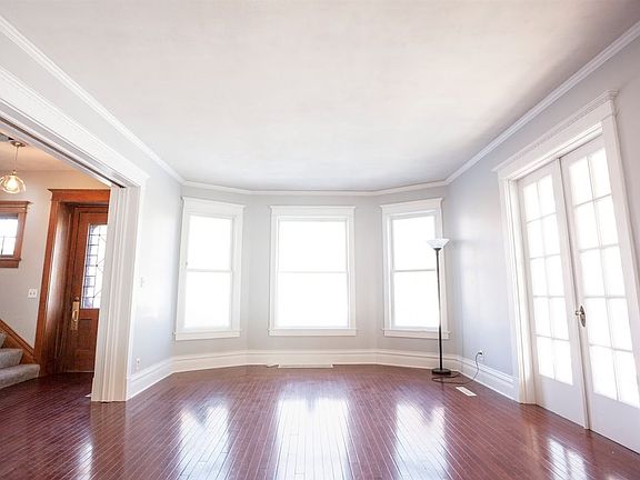 4th image of 120 Lawn Pl