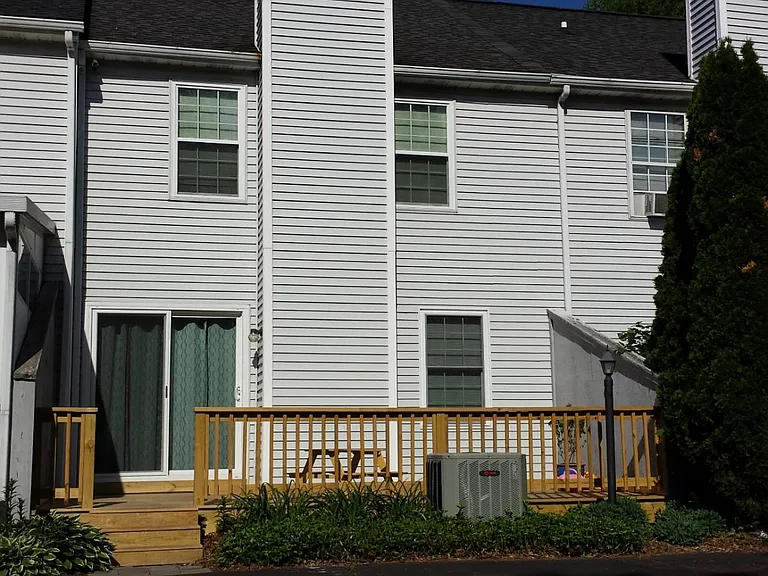 Rear deck and 2 car parking