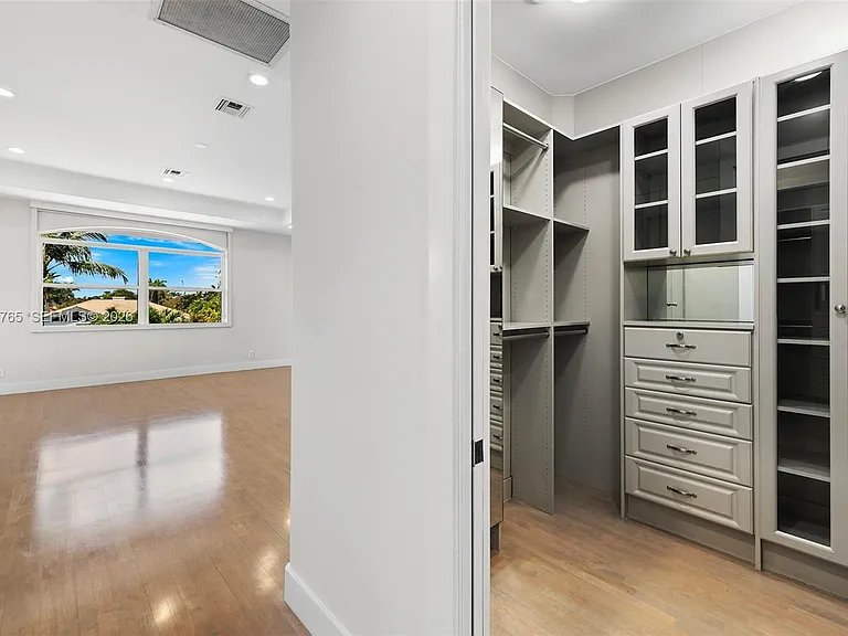 552 Palm Dr — Photo 37