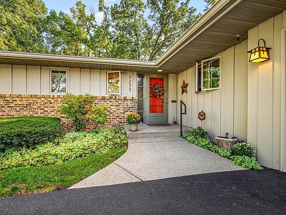 3rd image of 3233 Alta Vista Rd