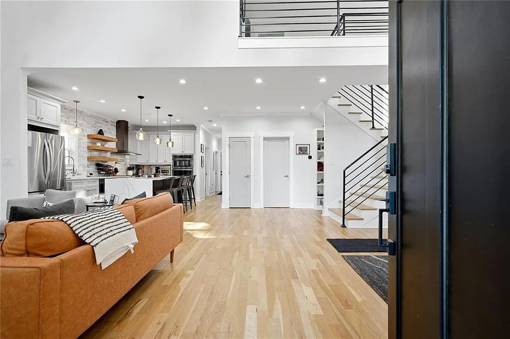 4 bed, 3.5 bath, 2940 sqft, $4,000 — Photo 3