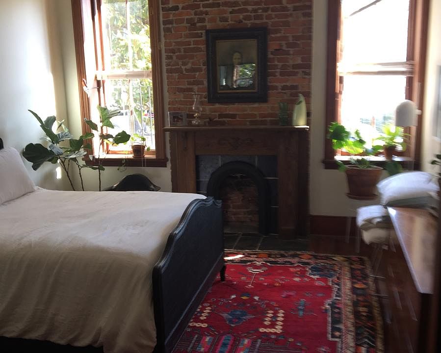 2nd image of 225 E Taylor St
