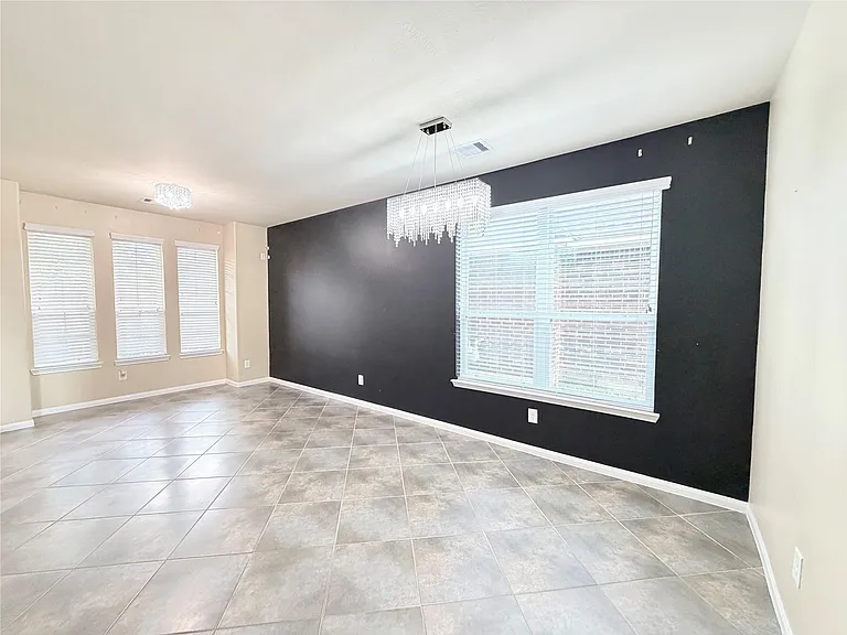 1242 S Maple Dr — Photo 6