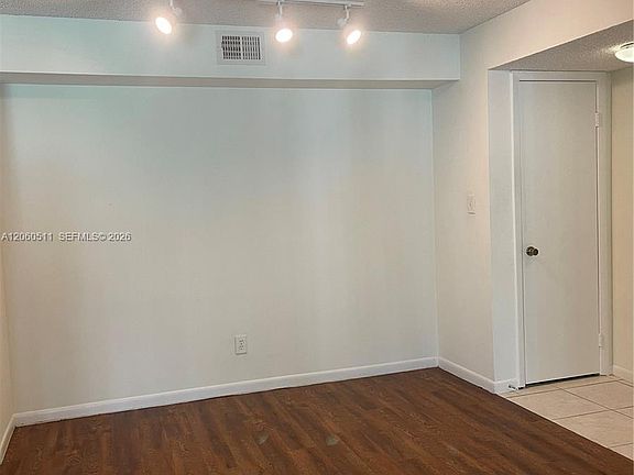 5th image of 510 S Park Rd #22-10